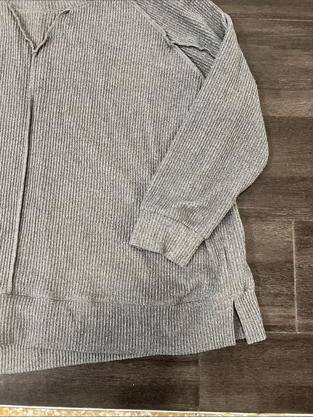 Relaxed Ribbed Long-Sleeve Crewneck Shirt - Gray - Picture 4 of 7